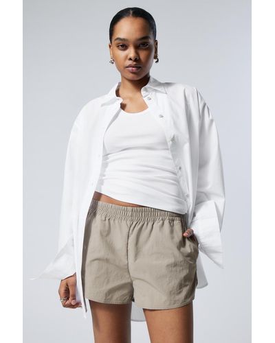 Weekday Sportliche Mini-Shorts aus Nylon - Weiß