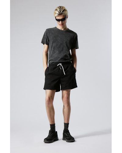 Weekday Oxford-Shorts mit normaler Passform - Schwarz