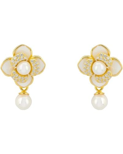 LÁTELITA London Clover Petal Pearl Drop Earrings Gold - Metallic