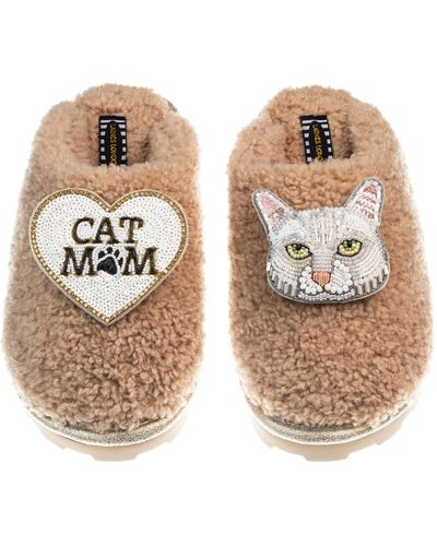 Laines London Teddy Closed Toe Slippers With Lily The White Cat & Cat Mum / Mom Brooches - Natural