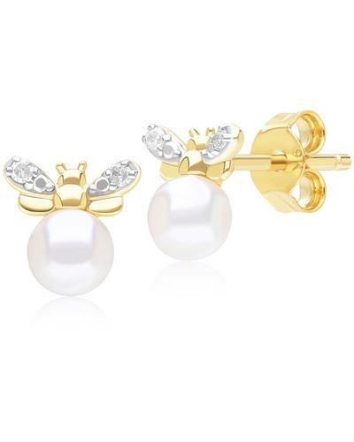 Gemondo Honeycomb Inspired Pearl & Diamond Bee Stud Earrings In Yellow Gold - Metallic