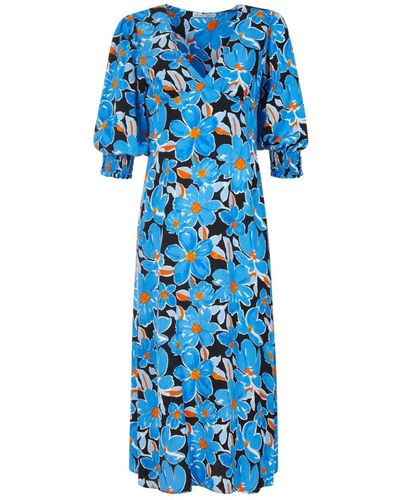Lavaand The Julia Short Sleeve V Neck Midi Dress In Floral - Blue