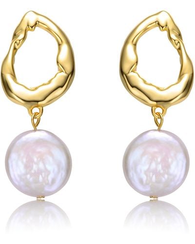 Genevive Jewelry Brigitte Boho Golden Circle Pearl Earrings - Metallic