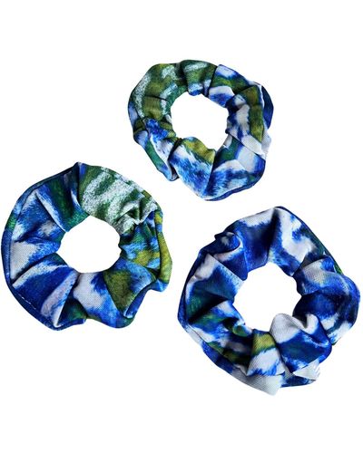 L2R THE LABEL Eco-conscious Scrunchy In Blue & Green Print