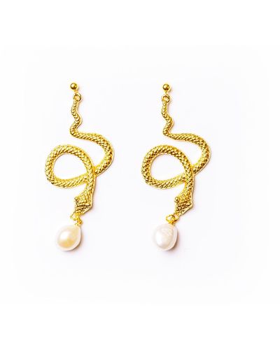 EUNOIA Jewels Desert Storm Gold Snake Earrings With Freshwater Pearls - Metallic