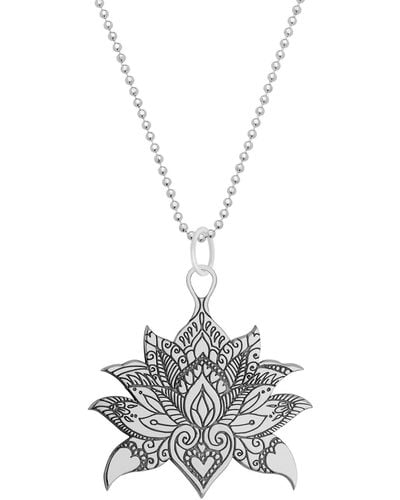 CarterGore Medium Lotus Flower Pendant Necklace - Metallic