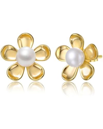 Genevive Jewelry Sterling Silver Yellow Plated White Pearl Blooming Daisy Flower Stud Earrings - Metallic