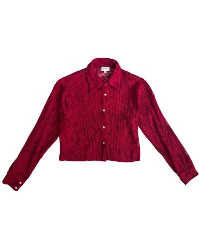 L2R THE LABEL Cropped Pleated Shirt In Red Lace