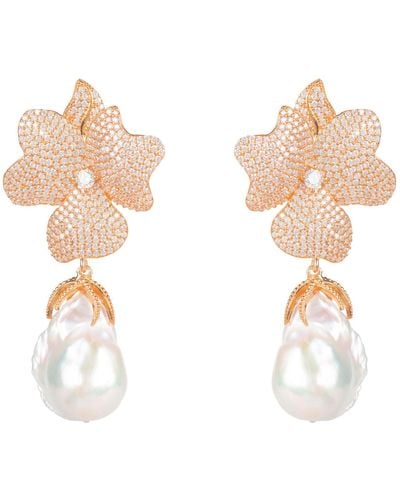 LÁTELITA London Baroque Pearl White Flower Drop Earrings Rosegold - Pink