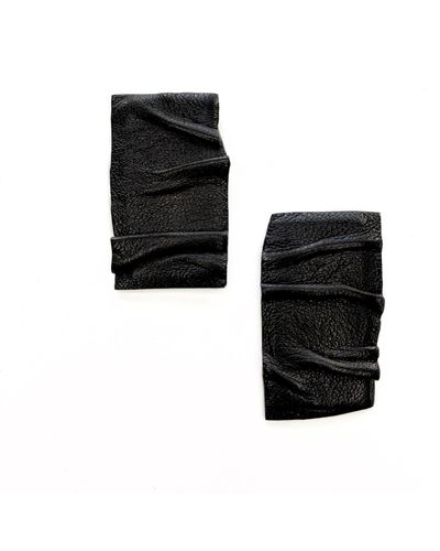 WAIWAI Ripple Leather Stud Earrings - Black
