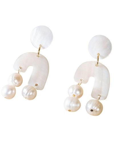 LIKHÂ Asymmetrical Pearl Earrings - Metallic