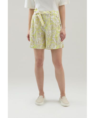 Woolrich Shorts With A Tropical Print - Green