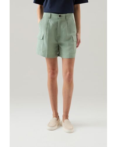 Woolrich Cargo Shorts In A Linen Blend With Pockets - Green