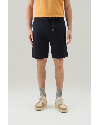 Woolrich Garment-dyed Chino Shorts In Stretch Cotton Beige - Blue