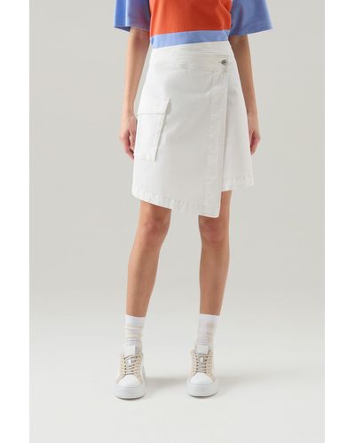 Woolrich Garment-dyed Wrap Cargo Skirt In Cotton Twill White - Multicolor