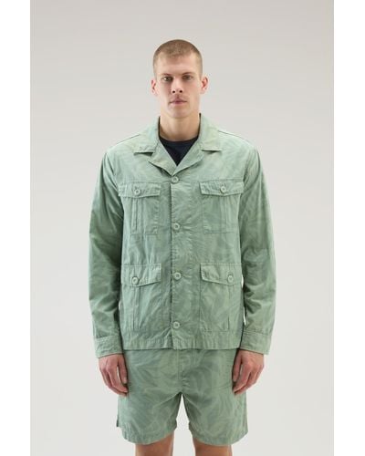 Woolrich Garment-dyed Shirt Jacket In Printed Pure Cotton - Green