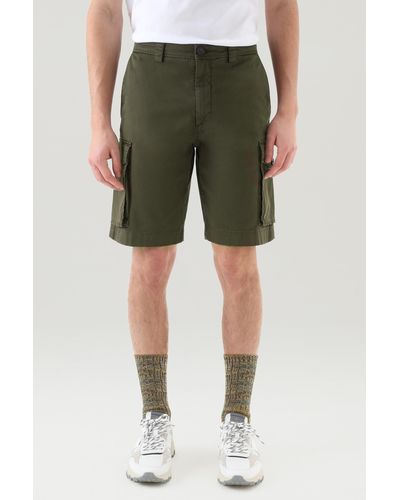 Woolrich Garment-dyed Cargo Shorts In Stretch Cotton - Green