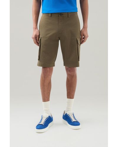 Woolrich Garment-dyed Cargo Shorts In Stretch Cotton - Green