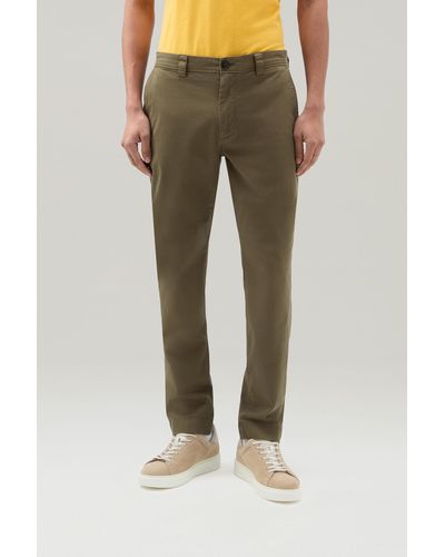 Woolrich Garment-dyed Classic Chino Pant In Stretch Cotton - Green