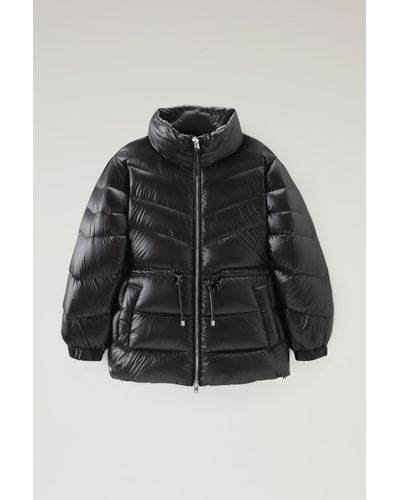 Woolrich Aliquippa Down Jacket In Glossy Nylon With A Drawstring Waist - Black
