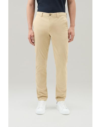 Woolrich Garment-dyed Classic Chino Pant In Stretch Cotton - Natural