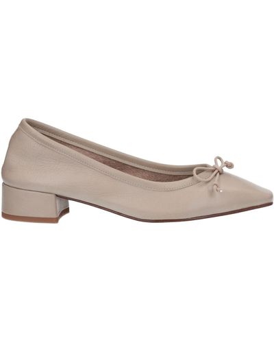 About Arianne Pumps - Brown