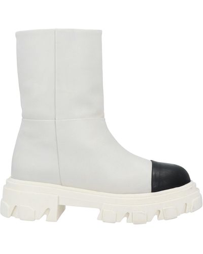 THE M.. Ankle Boots - White