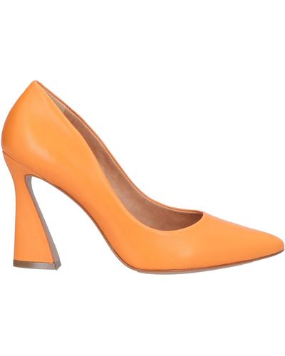 Carrano Court Shoes - Orange