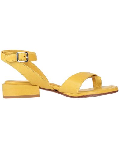 Lemarè Toe Post Sandals - Yellow