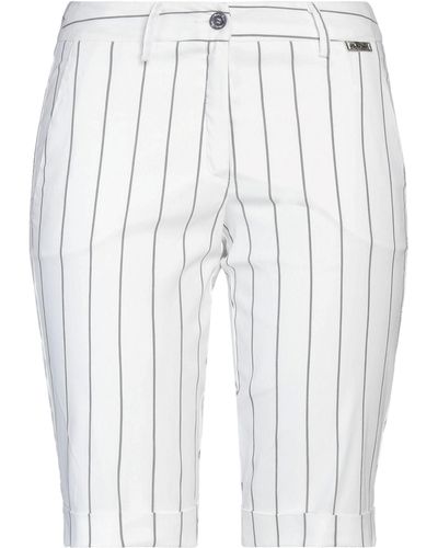 Brebis Noir Shorts & Bermuda Shorts - White