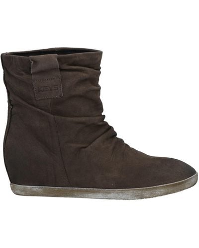 Keys Ankle Boots - Brown