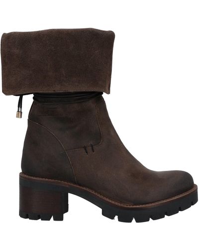 Manas Ankle Boots - Brown