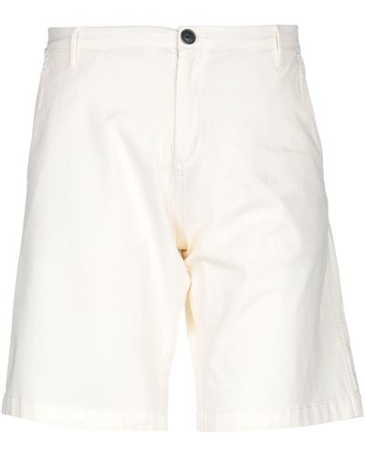 Refrigue Shorts & Bermuda Shorts - White