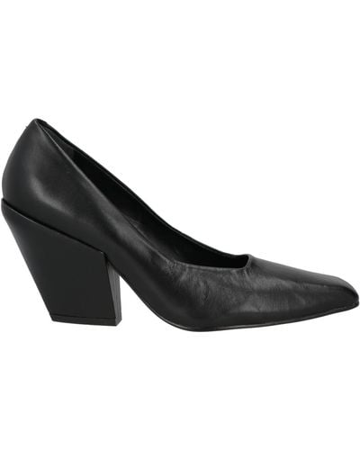 Carrano Court Shoes - Black