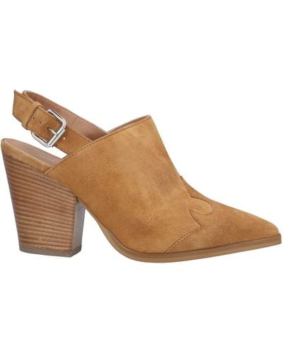 Janet & Janet Mules & Clogs - Brown
