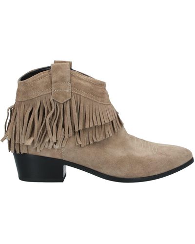 Janet & Janet Ankle Boots - Brown