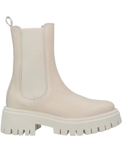 Loretta Pettinari Ankle Boots - White