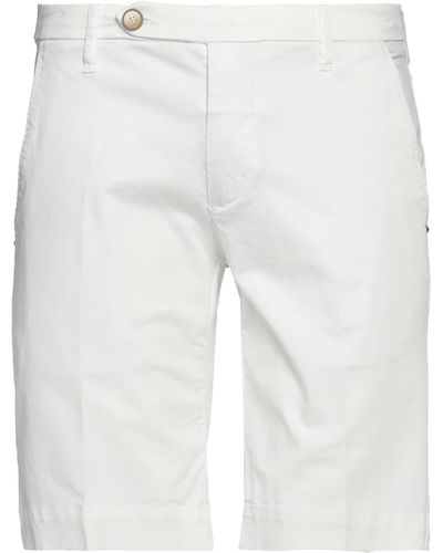 Entre Amis Shorts & Bermuda Shorts - White