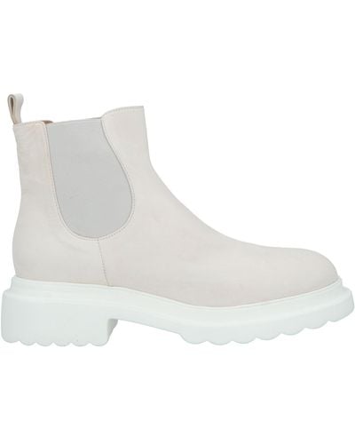 Pomme D'or Ankle Boots - White