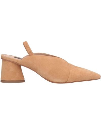 Tosca Blu Court Shoes - Natural