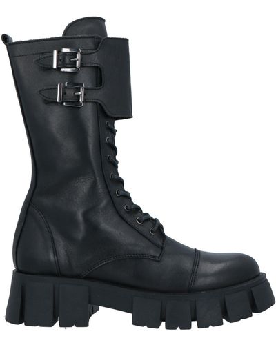 Rebel Queen Ankle Boots - Black