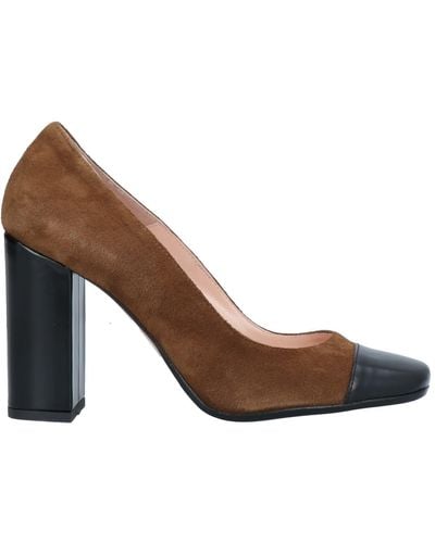Anna F. Court Shoes - Brown