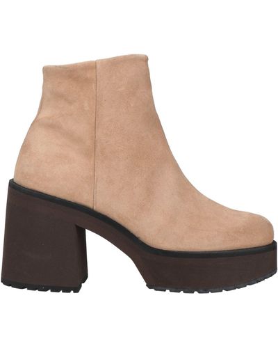 Janet & Janet Ankle Boots - Brown