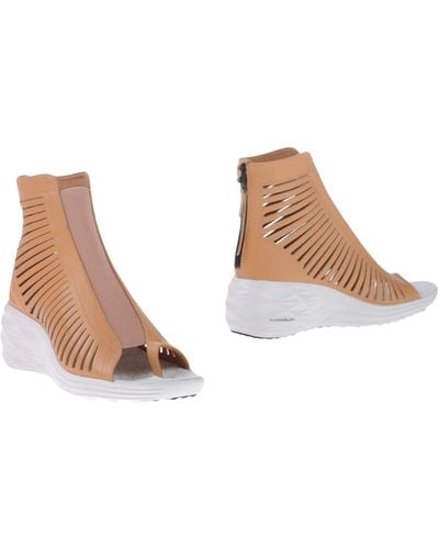 Nike Lunarsandiator Leather Wedge Sandals - Natural