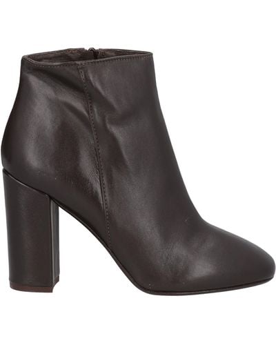 Rebel Queen Ankle Boots - Brown