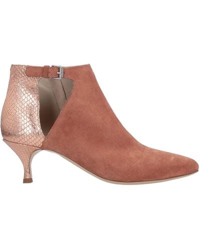 Strategia Ankle Boots - Brown