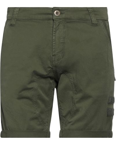 Alpha Industries Shorts & Bermuda Shorts - Green