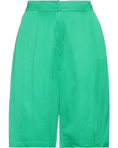 EMMA & GAIA Shorts & Bermuda Shorts - Green