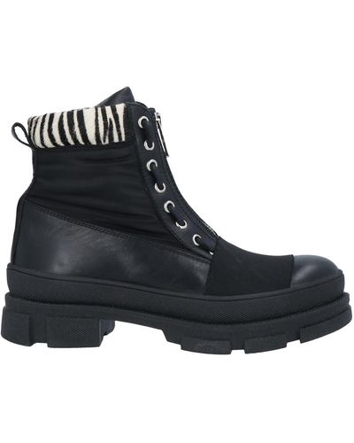 MOA Ankle Boots - Black