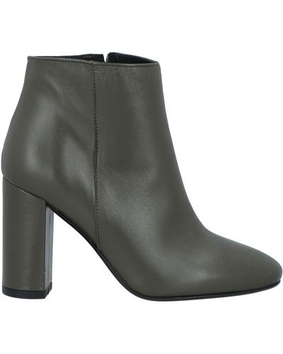 Rebel Queen Ankle Boots - Gray